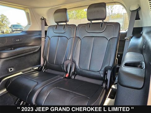 Used 2023 Jeep Grand Cherokee L Limited w/ Black Appearance Package image 18