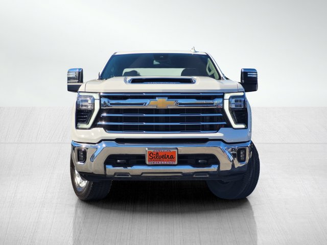 Used 2025 Chevrolet Silverado 2500 LTZ AWD/4WD image 2