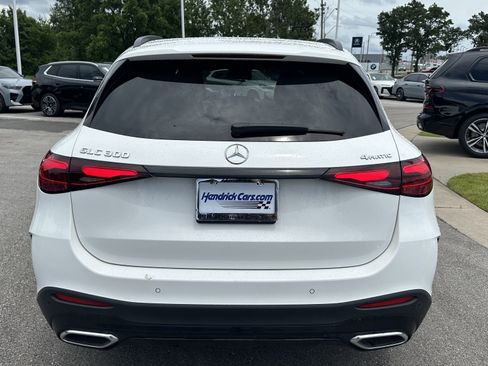Used 2025 Mercedes-Benz GLC 300 4MATIC image 9