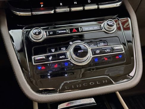 Used 2022 Lincoln Corsair AWD w/ Equipment Group 101A image 18