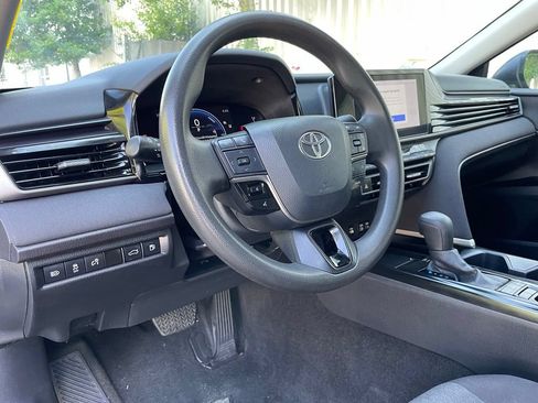 Used 2025 Toyota Camry LE FWD image 9