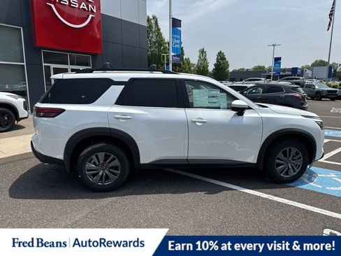 New 2025 Nissan Pathfinder SV image 8