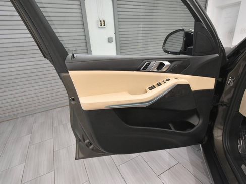Used 2022 BMW X5 xDrive40i w/ Premium Package AWD/4WD image 13