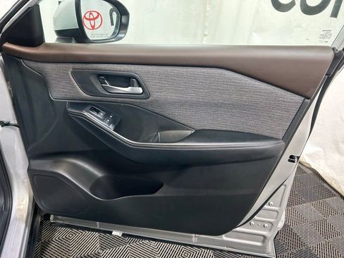 Used 2023 Nissan Rogue SV image 9