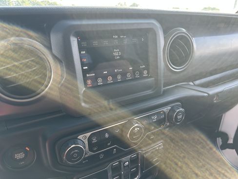 Used 2022 Jeep Gladiator Sport AWD/4WD image 18