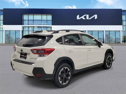 Used 2023 Subaru Crosstrek 2.0i Premium image 3