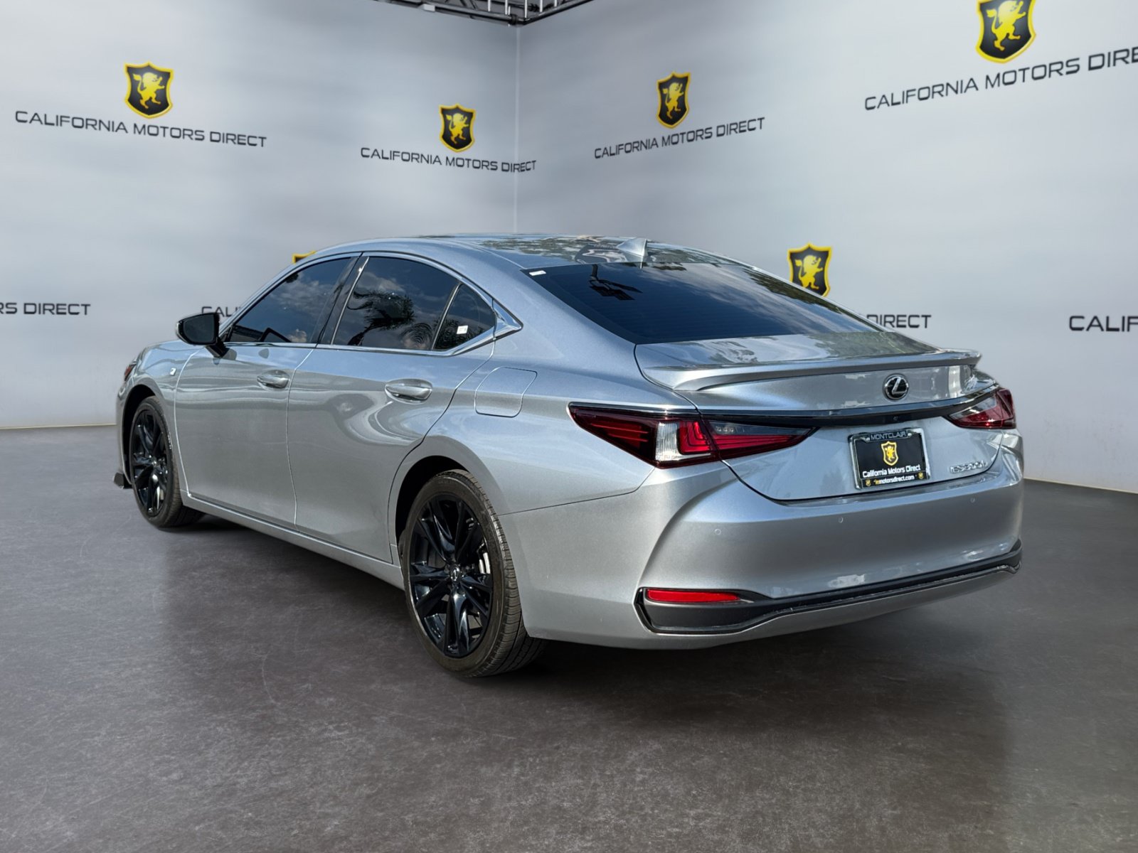 Used 2024 Lexus ES 300h F Sport FWD image 3