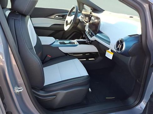 New 2026 Chevrolet Equinox EV LT image 15
