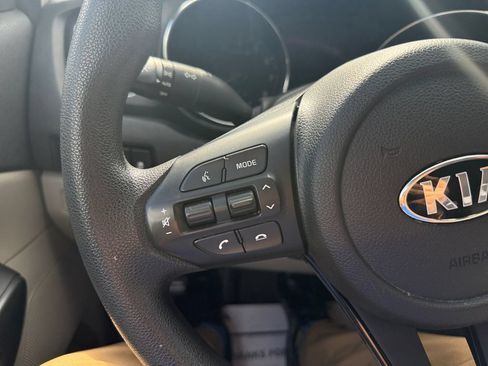 Used 2019 Kia Sedona LX FWD image 35
