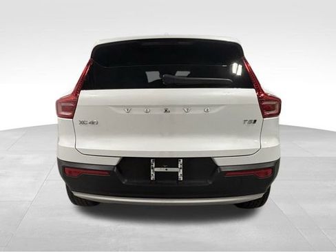 Used 2022 Volvo XC40 T5 Inscription w/ Climate Package image 9
