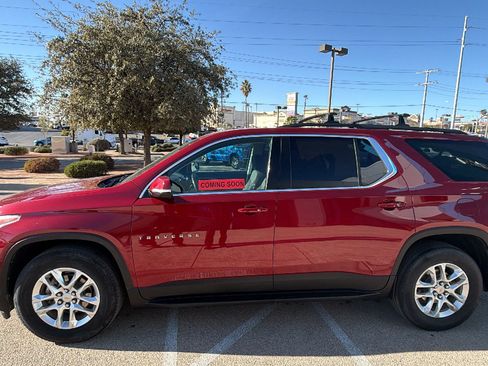 Used 2020 Chevrolet Traverse LT image 5
