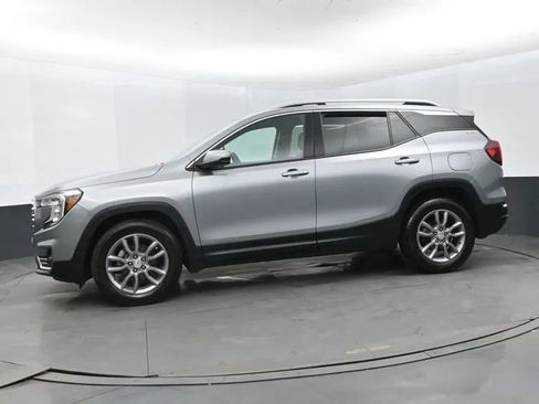 Used 2024 GMC Terrain SLT image 5