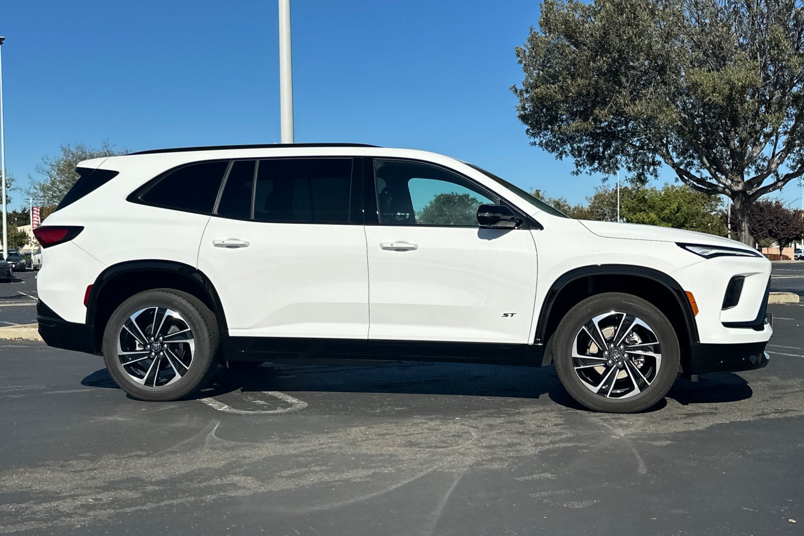 Used 2026 Buick Enclave Sport Touring FWD image 3