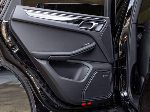 Certified 2026 Porsche Macan AWD/4WD image 41
