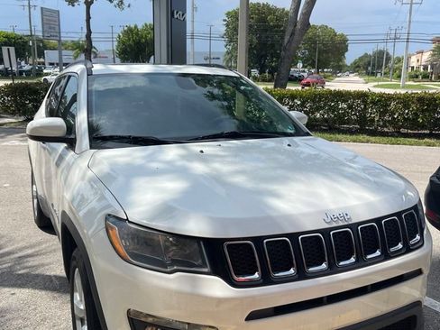Used 2021 Jeep Compass Latitude w/ Sun and Sound Group FWD image 1