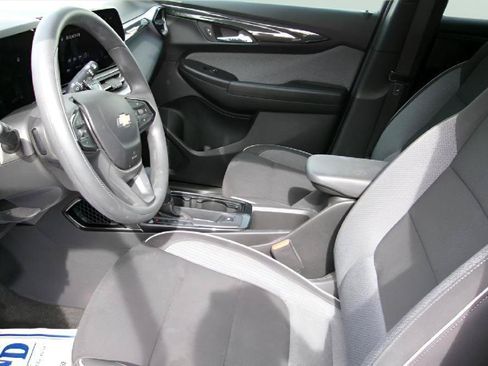 Used 2025 Chevrolet TrailBlazer LT AWD/4WD image 13