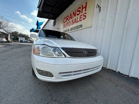 Used 2000 Toyota Avalon XLS image 5