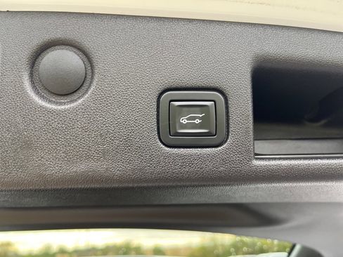 Used 2018 Chevrolet Equinox LT image 22