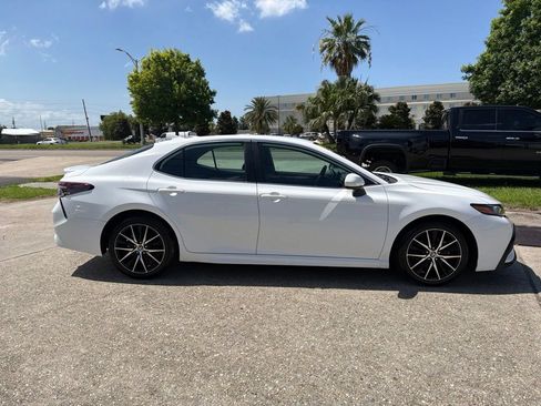 Used 2021 Toyota Camry SE FWD image 4