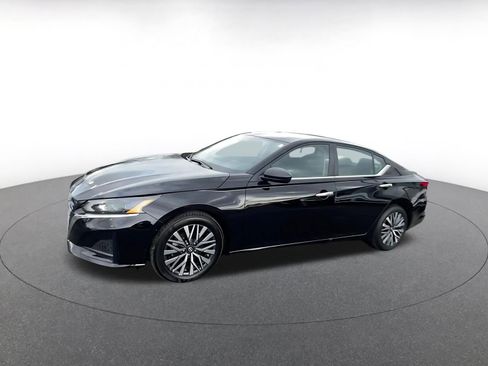 Used 2025 Nissan Altima 2.5 SV image 8
