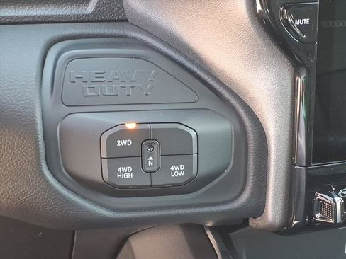 New 2026 RAM 2500 Laramie AWD/4WD image 32