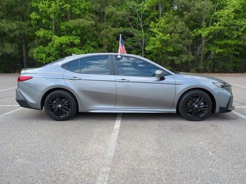 Used 2025 Toyota Camry SE FWD image 3