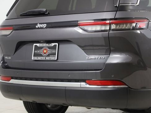 Used 2022 Jeep Grand Cherokee Limited image 46