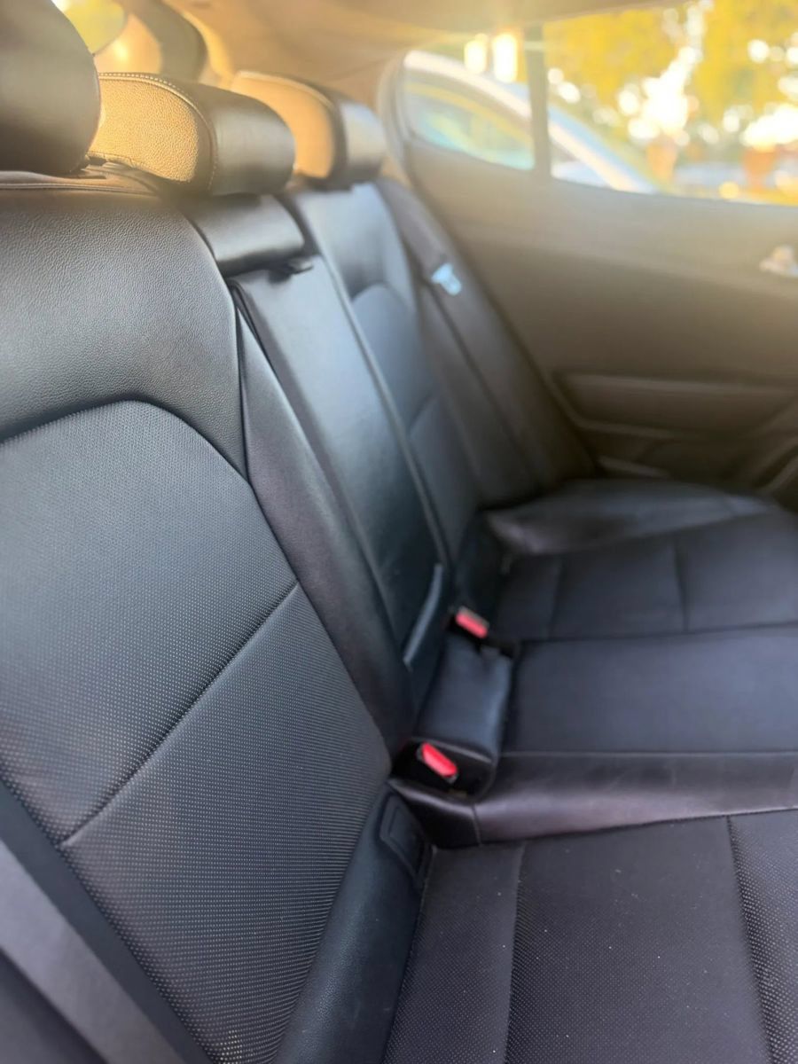 Used 2018 Kia Stinger RWD image 21