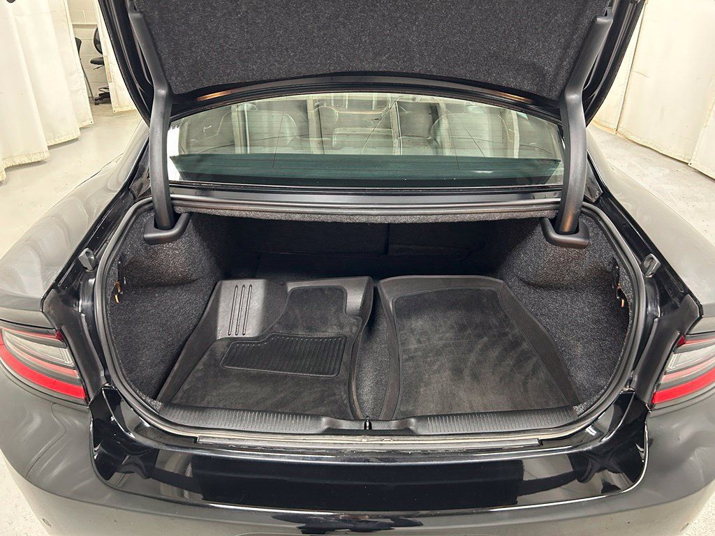 Used 2018 Dodge Charger R/T RWD image 11