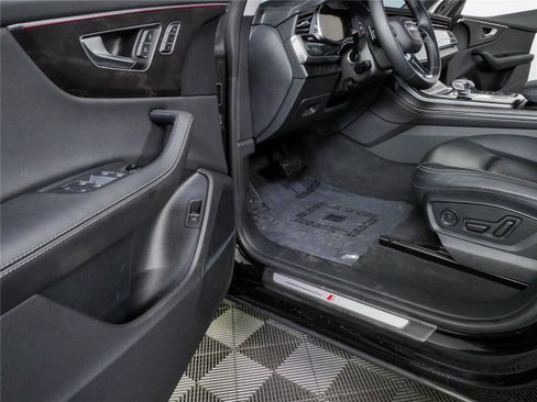 Used 2023 Audi Q8 Premium Plus w/ Premium Plus Package AWD/4WD image 9