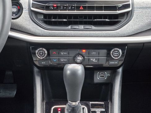 Used 2024 Jeep Compass Latitude AWD/4WD image 18