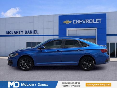 Used 2023 Volkswagen Jetta SE FWD image 3