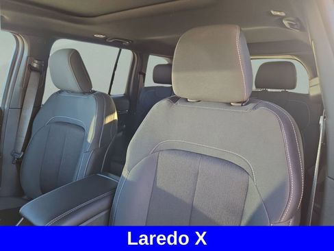 New 2025 Jeep Grand Cherokee Laredo X w/ Luxury Tech Group I AWD/4WD image 14