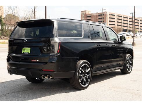 Used 2025 Chevrolet Suburban RST w/ Comfort Package image 7