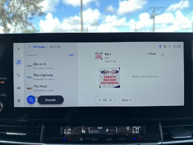 Used 2026 Toyota Sienna XLE FWD image 25