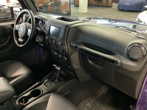Used 2017 Jeep Wrangler Unlimited Sahara AWD/4WD image 18