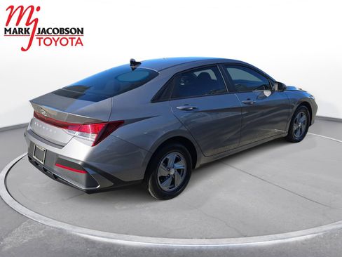 Used 2024 Hyundai Elantra SE image 9