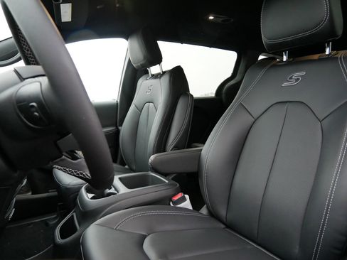 New 2026 Chrysler Pacifica Select image 10