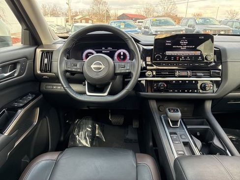 Used 2024 Nissan Pathfinder Platinum w/ Cargo Package image 24