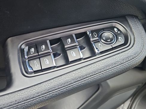 Used 2018 Porsche Macan AWD/4WD image 17