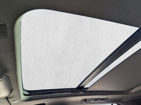 Used 2021 GMC Yukon SLT w/ SLT Premium Package image 14