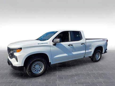 Used 2022 Chevrolet Silverado 1500 W/T w/ WT Convenience Package AWD/4WD image 3