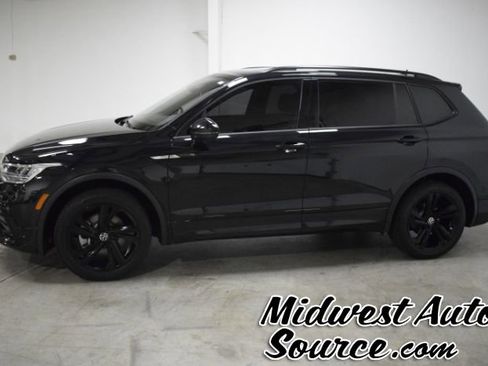 Used 2023 Volkswagen Tiguan SE R-Line AWD/4WD image 2