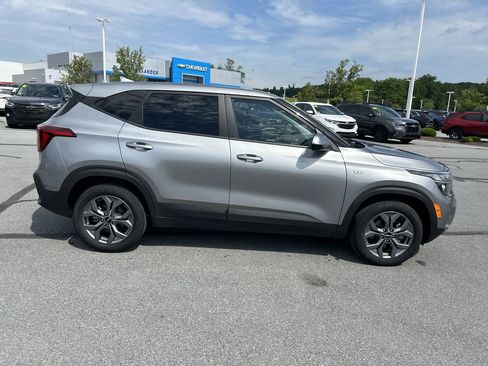 Used 2024 Kia Seltos LX AWD/4WD image 8