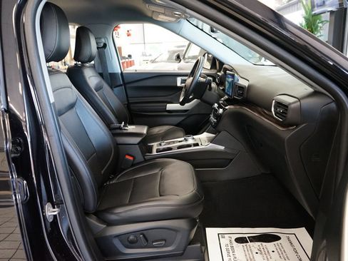Used 2023 Ford Explorer Limited w/ Equipment Group 301A AWD/4WD image 44