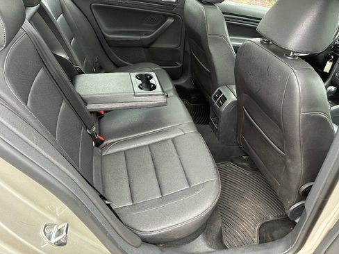 Used 2013 Volkswagen Jetta SE FWD image 11