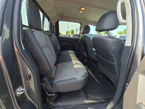 Used 2019 Nissan Titan S image 14