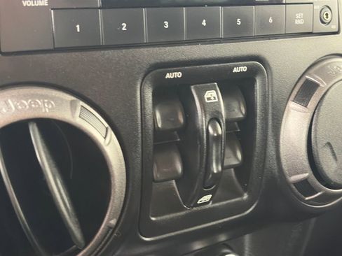 Used 2011 Jeep Wrangler Unlimited Sport image 20