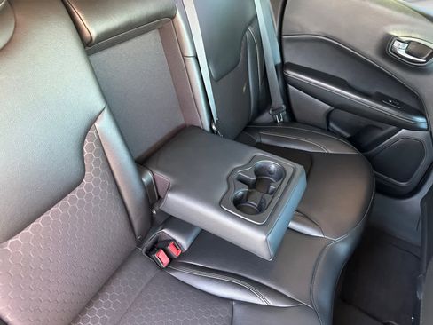 Used 2020 Jeep Compass Latitude FWD image 18