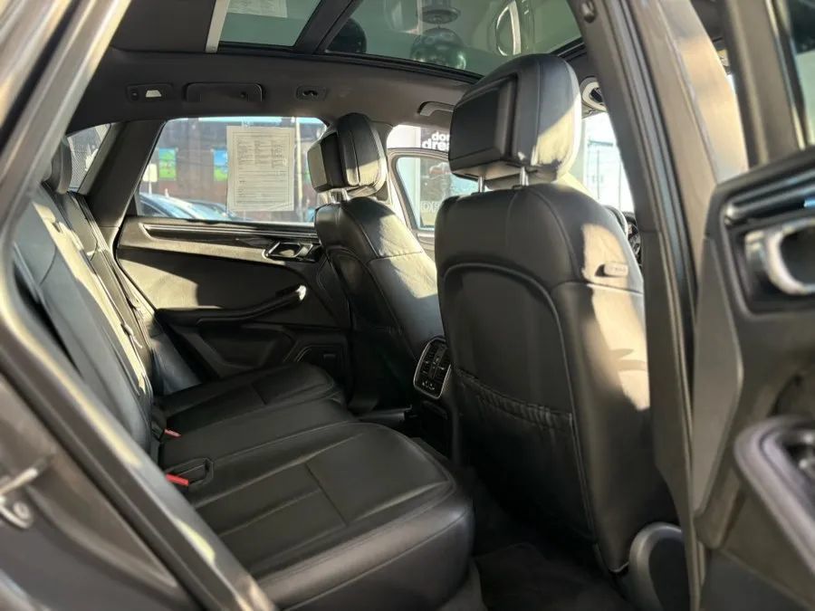 Used 2016 Porsche Macan S AWD/4WD image 6